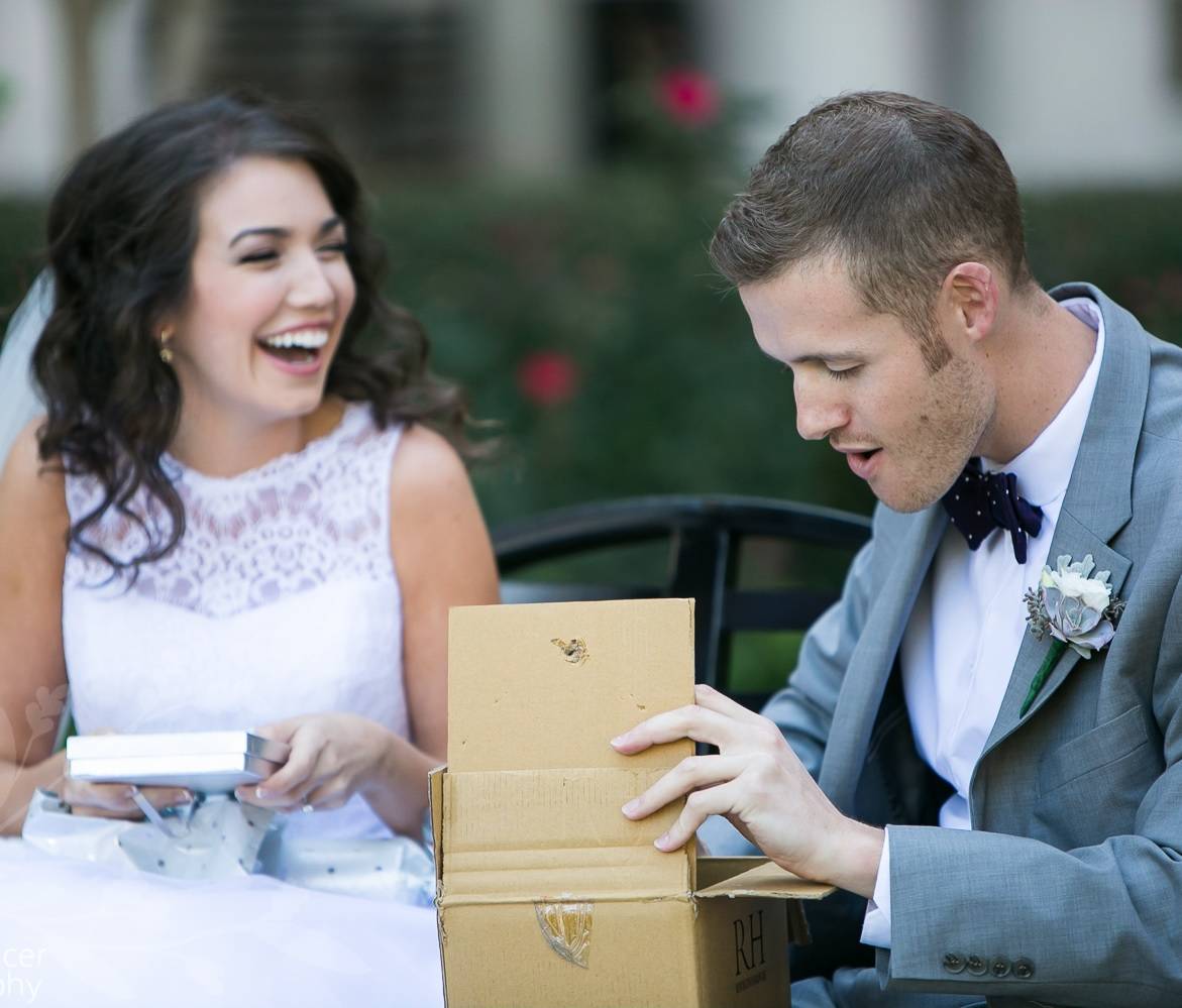 Подарки жениху на свадьбу от невесты: самые лучшие идеи