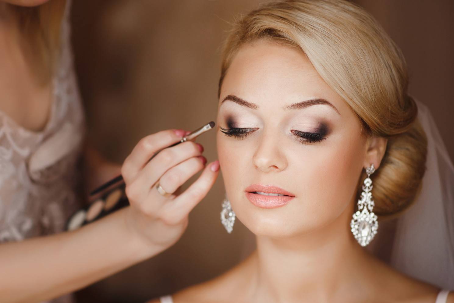 Как правильно выполнить свадебный макияж для зеленых глаз