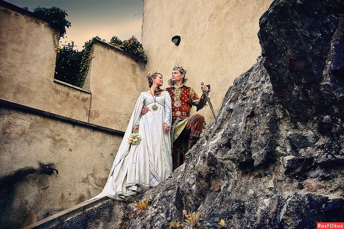 Невеста связана, жених в мешке: как в средневековье сохраняли целомудрие до свадьбы