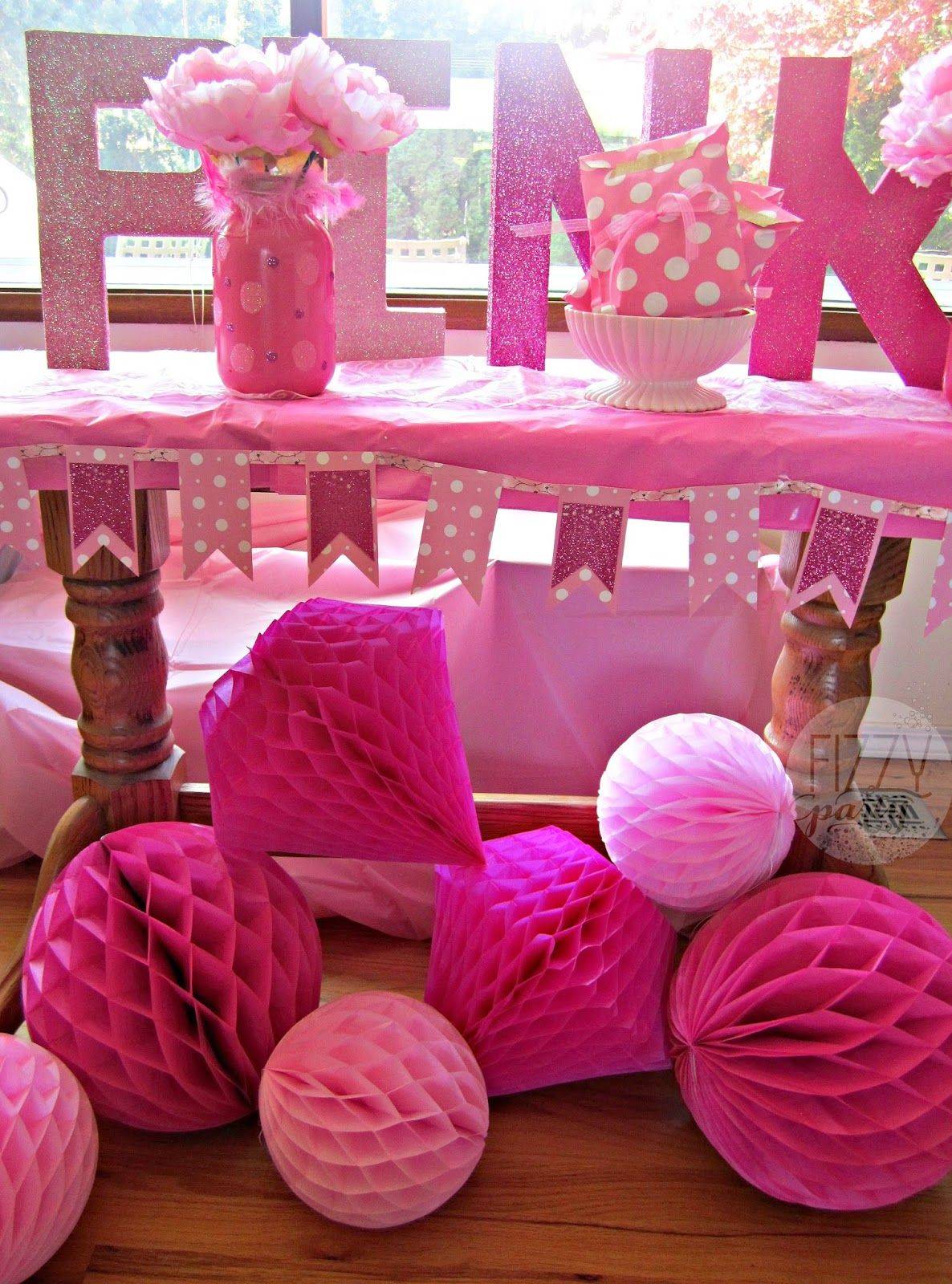 Фантазия в розовых тонах: выбираем подарок для романтичных дам / flower-shop.ru - служба доставки цветов