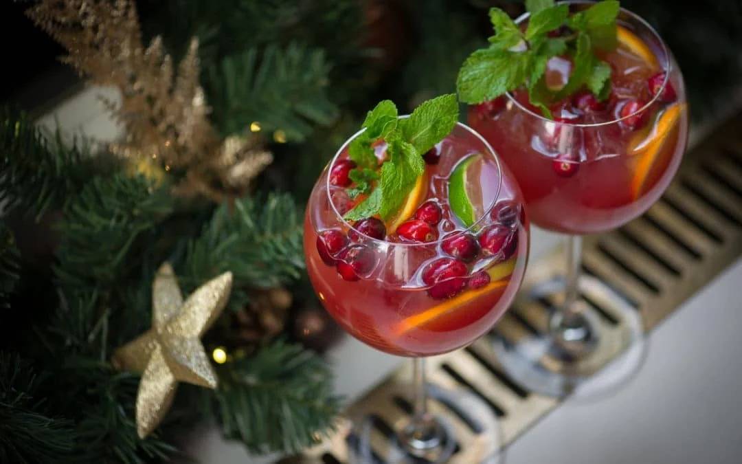 20 лучших алкогольных коктейлей для ярких новогодних вечеринок