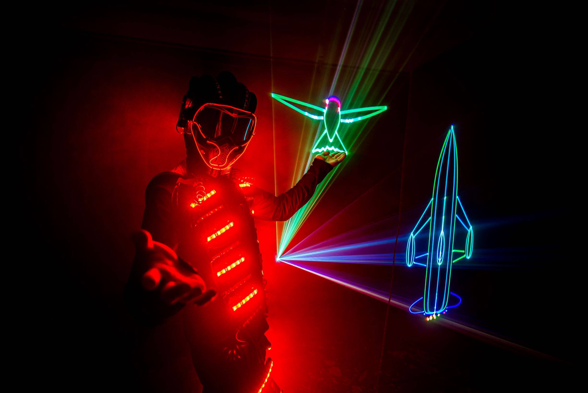 Лазерное или световое шоу: космические спецэффекты на вашем празднике