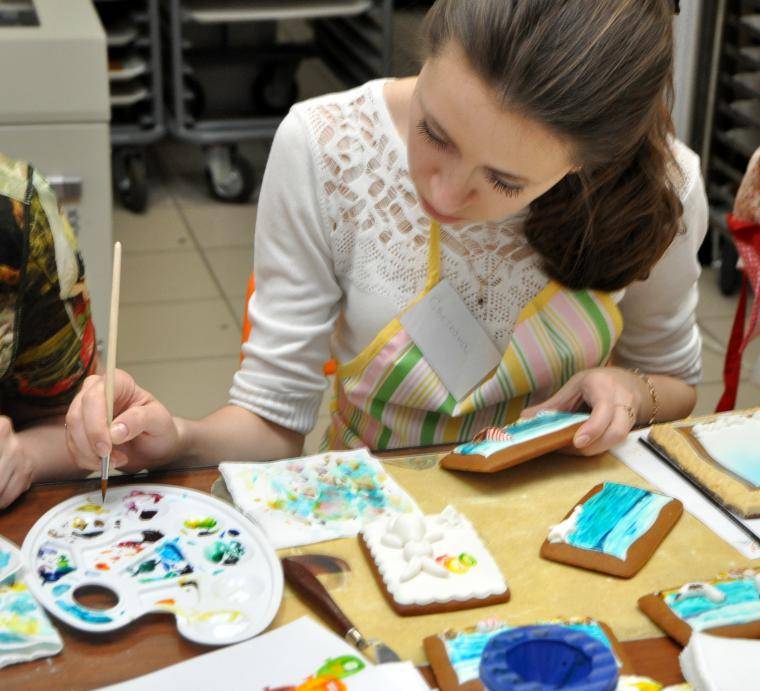 Выездной мастер класс по росписи пряников для детей и взрослых