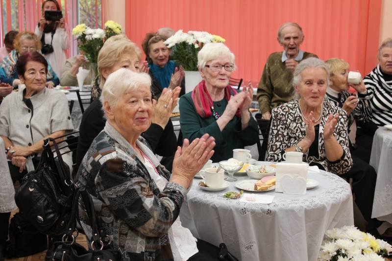 Сценарий вечера встречи с пенсионерами предприятия к Дню пожилого человека