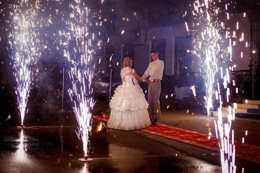 Фейерверк на свадьбу — эффектное украшение праздника