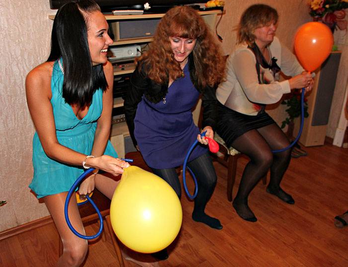 Игры с воздушными шарами! 15 весёлых затей для взрослых и детей