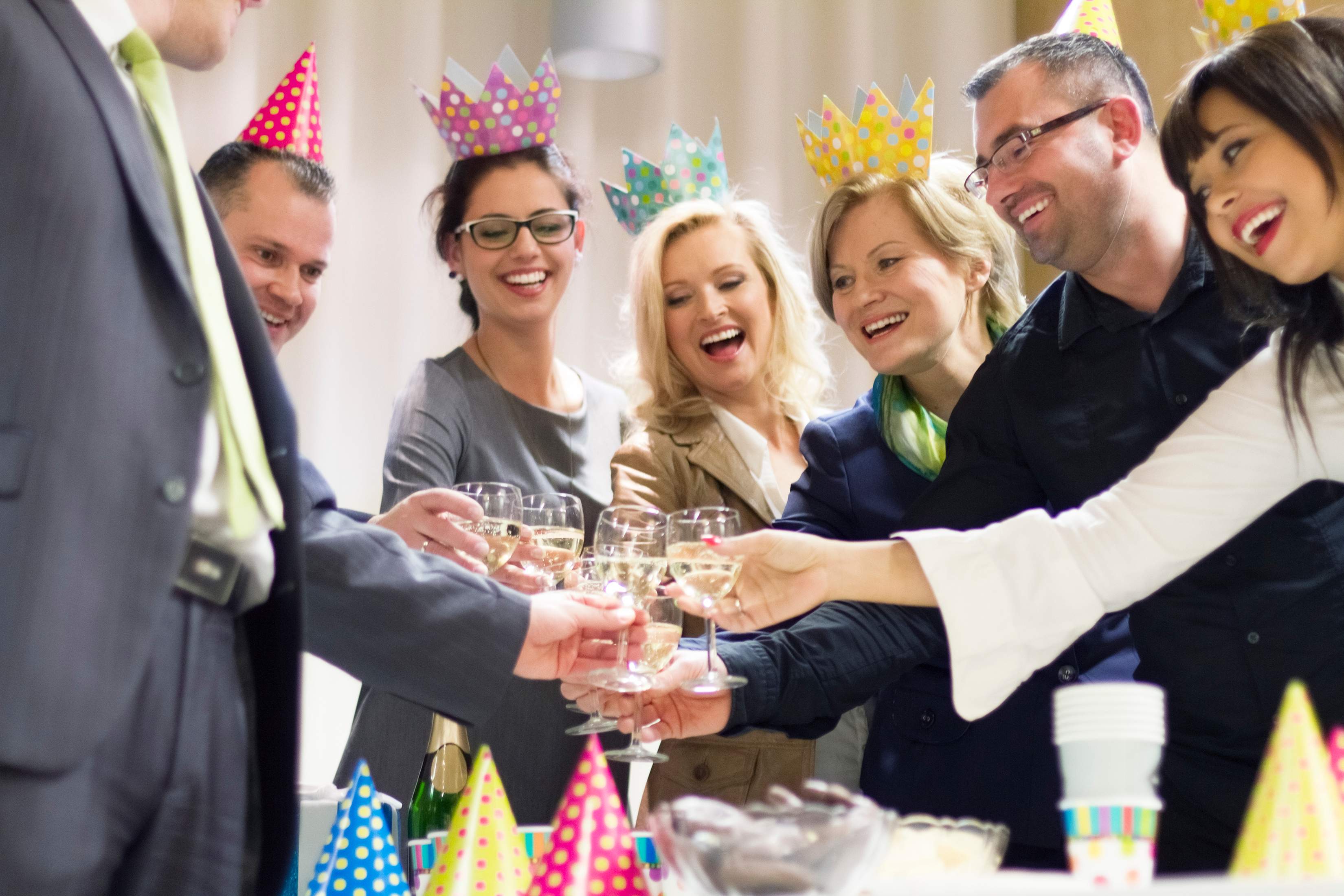 Как сделать незабываемым юбилей или день рождения в ресторане с большой компанией?