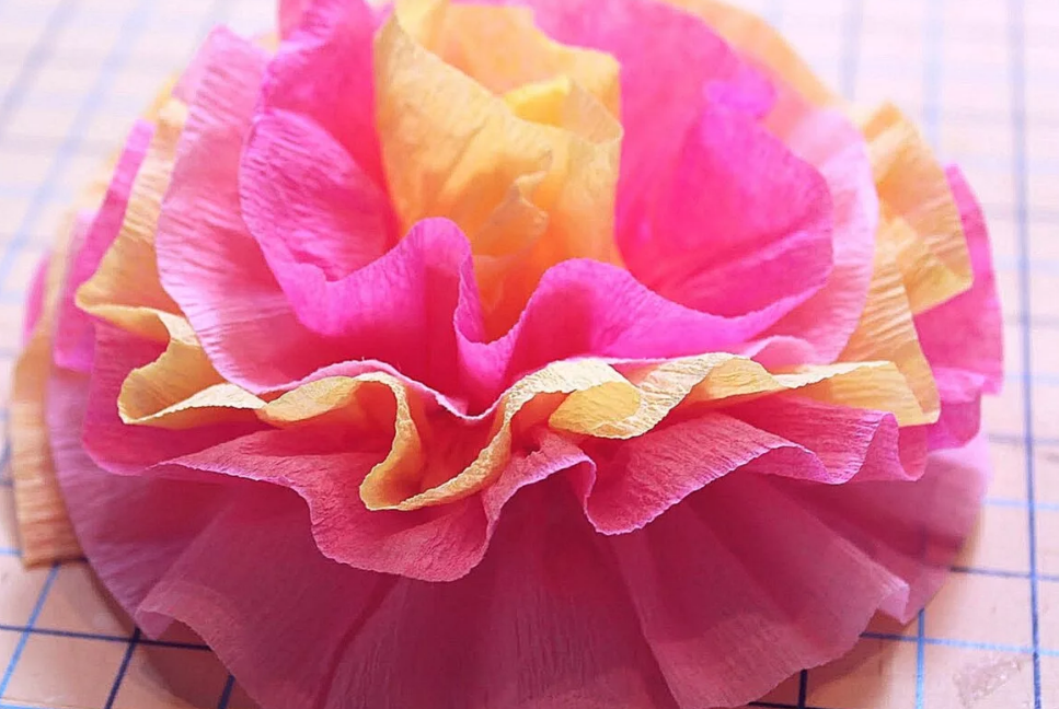 Большие цветы из гофрированной бумаги своими руками: мк с фото и видео