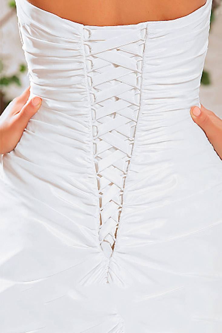 Платье с корсетом — вечный тренд свадебной моды
