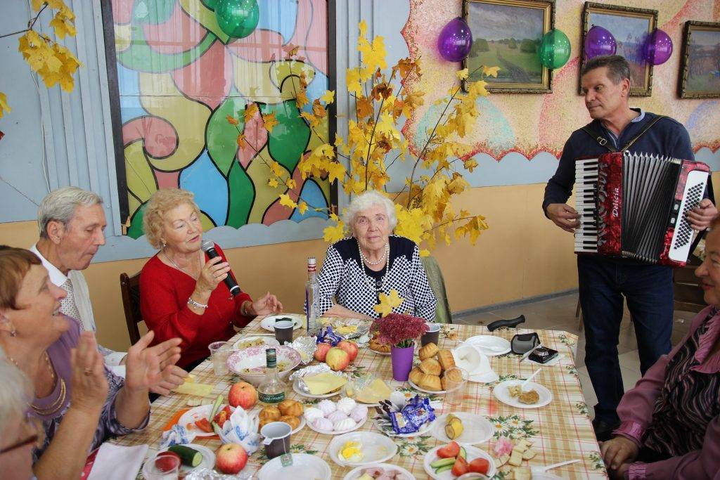 Сценарий вечера встречи с пенсионерами предприятия к Дню пожилого человека
