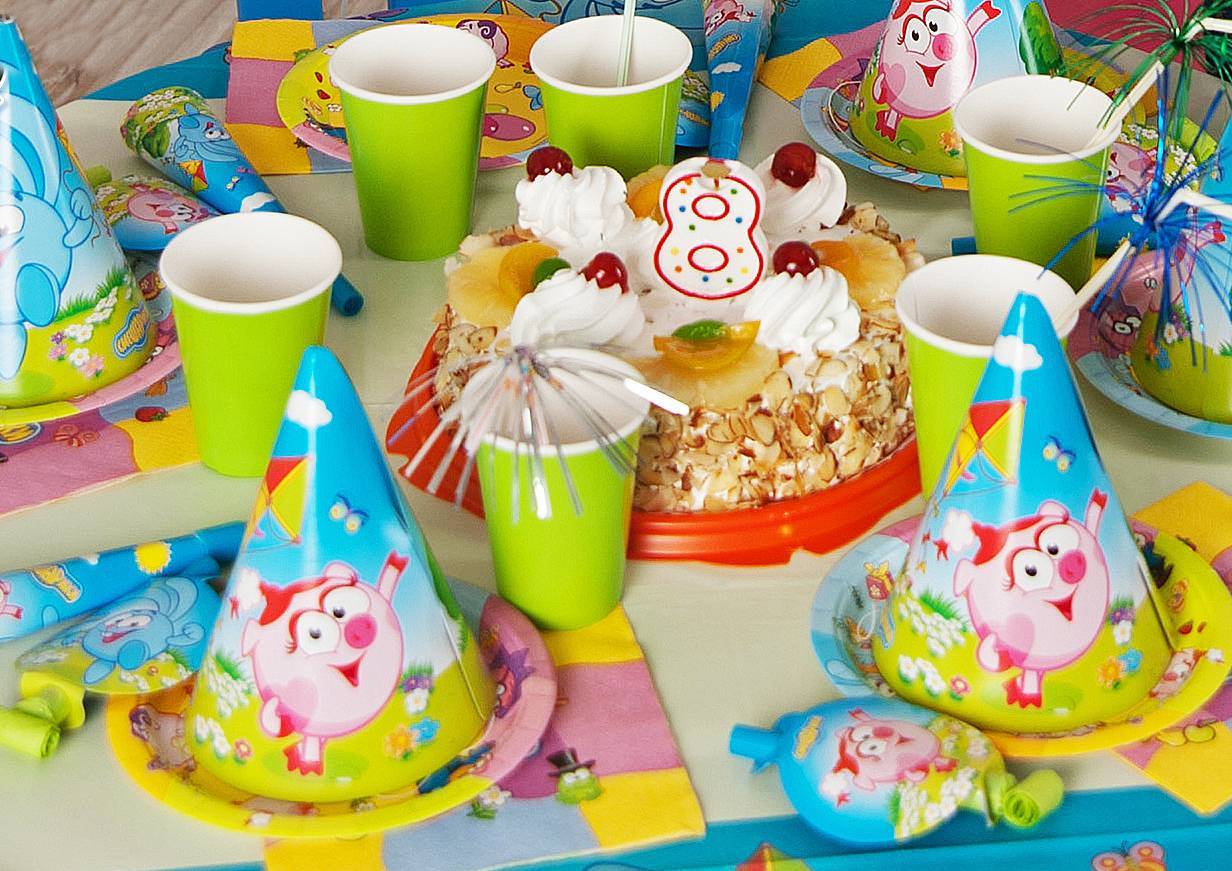 Как украсить стол на день рождения ребенка, чтобы маленькие гости остались в восторге
