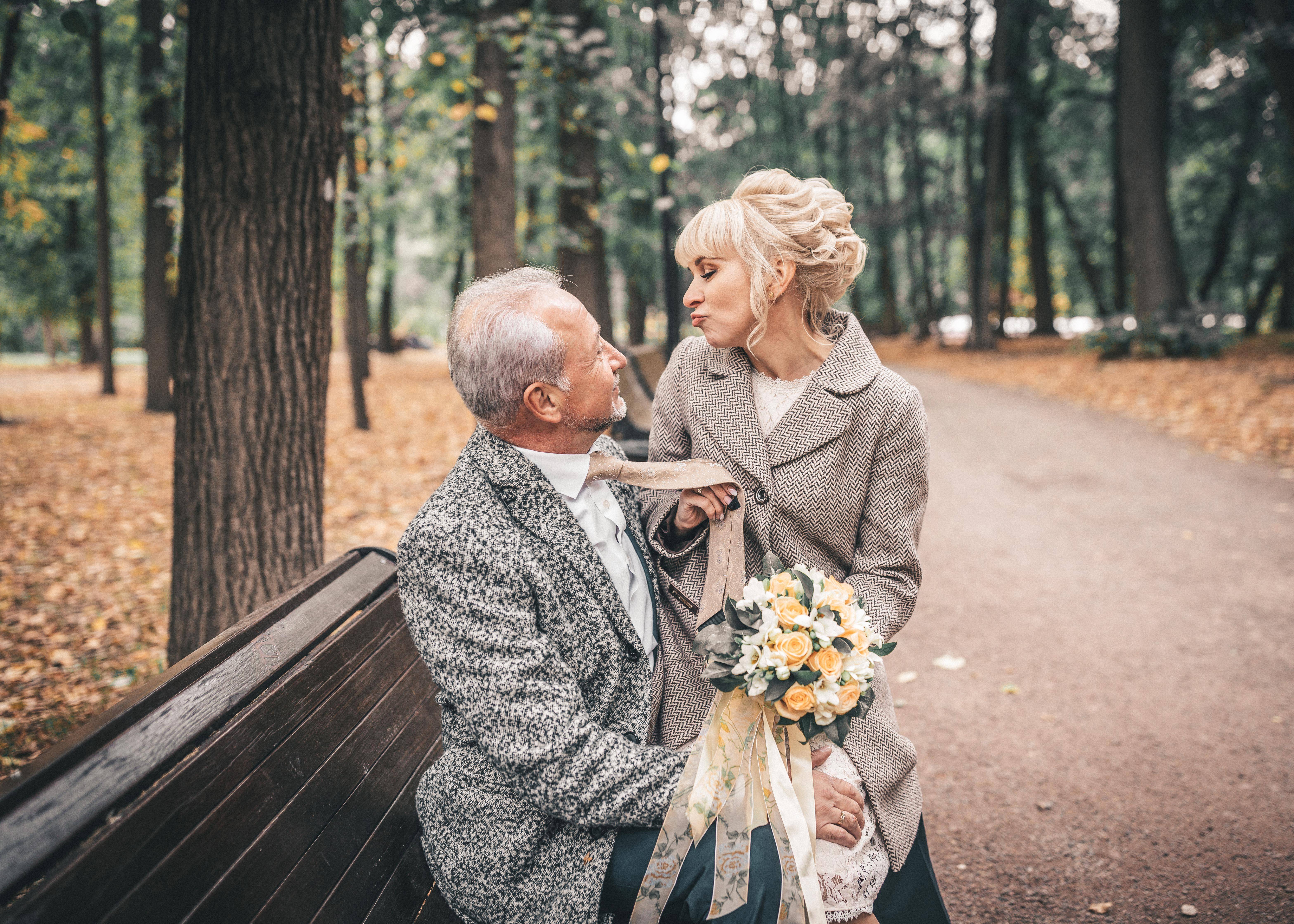 Что подарить на железную свадьбу 65 лет. железная свадьба: сколько лет, что подарить? годовщина свадьбы (65 лет совместной жизни): какая свадьба