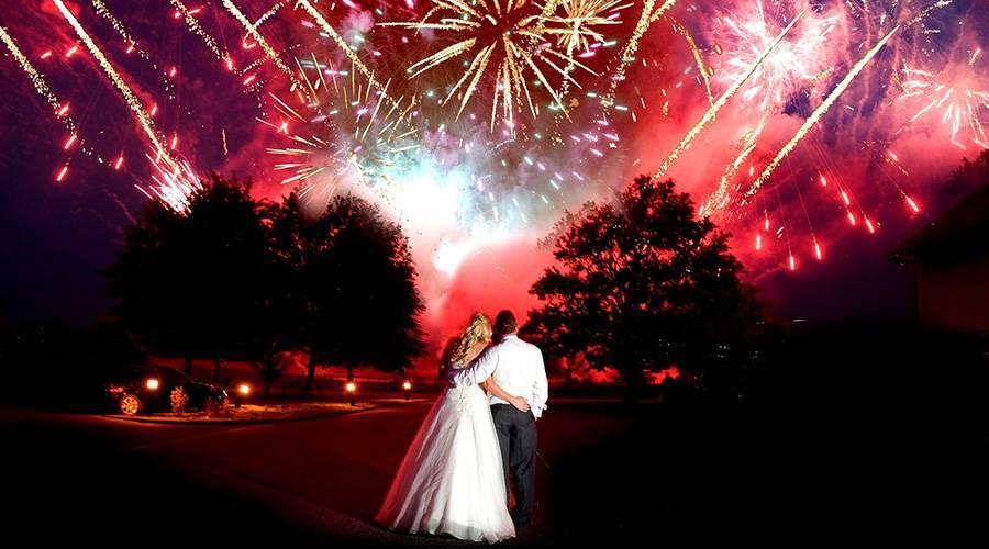 Фейерверк на свадьбу — эффектное украшение праздника