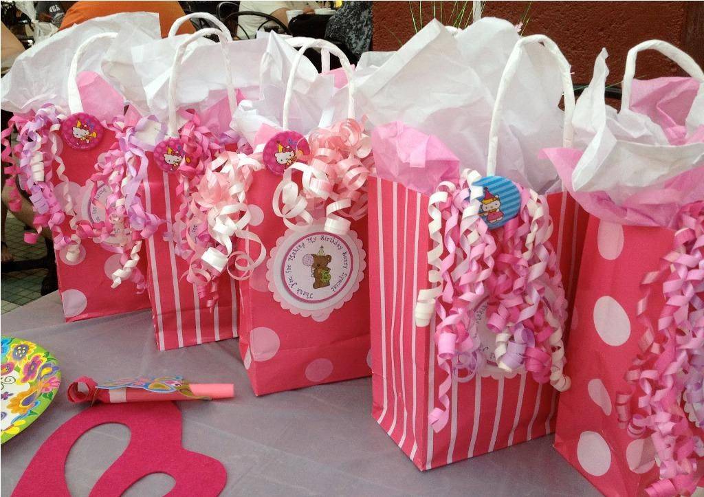 Что подарить девочке на 4 года на день рождения: идеи подарков малышке