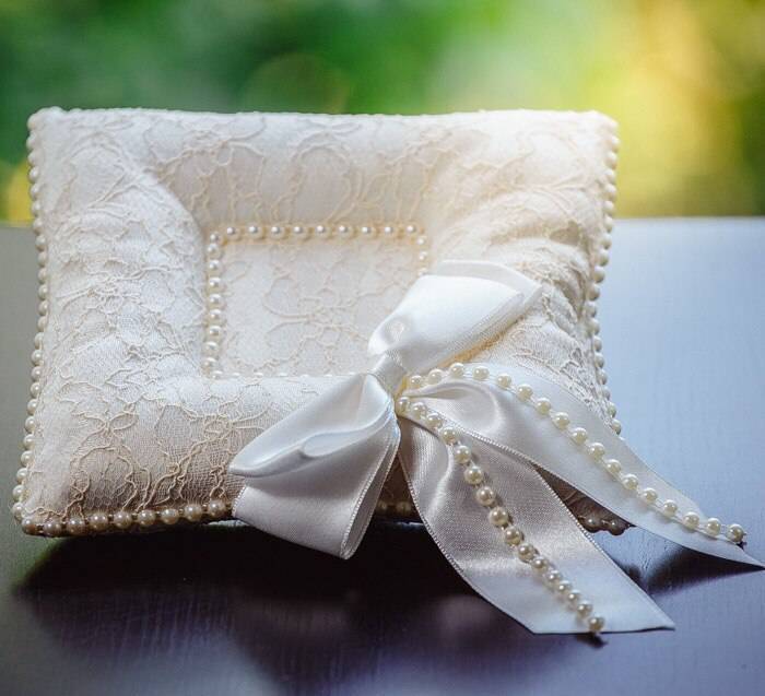 Свадебные аксессуары: подушечки для колец своими руками