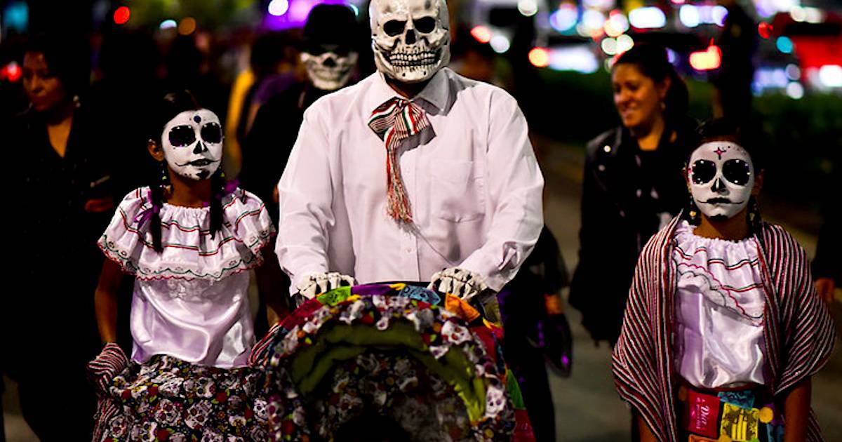 Какие традиции на хэллоуин есть в разных странах? | культура | школажизни.ру