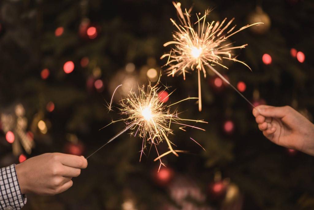 Что подарить девушке на Новый год — оригинальное, яркое, незабываемое, волшебное!
