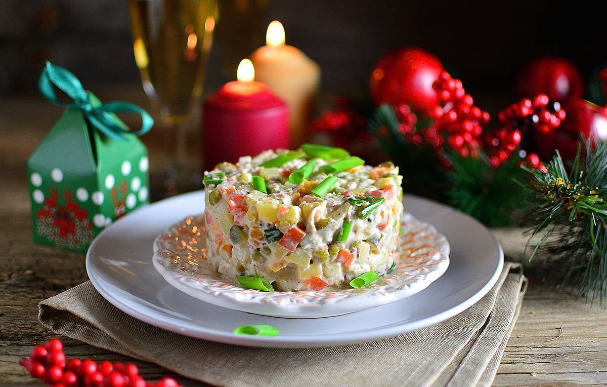 Новые рецепты новогодних салато — мясные, вегетарианские и с морепродуктами