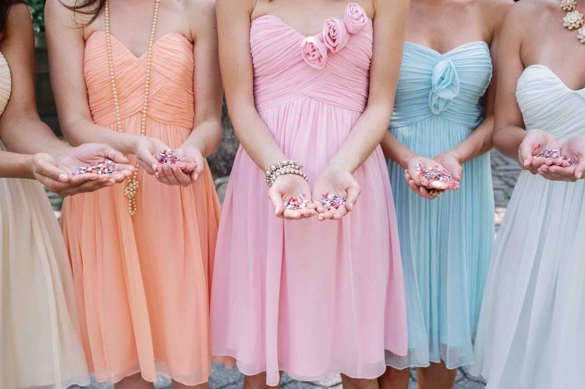 Платья голубого и розового цвета