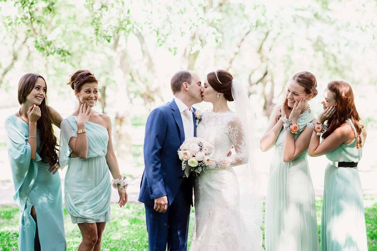 Образ невесты 2022: свадебный макияж и прическа, стильные и модные платья – главные идеи для свадьбы + полный обзор