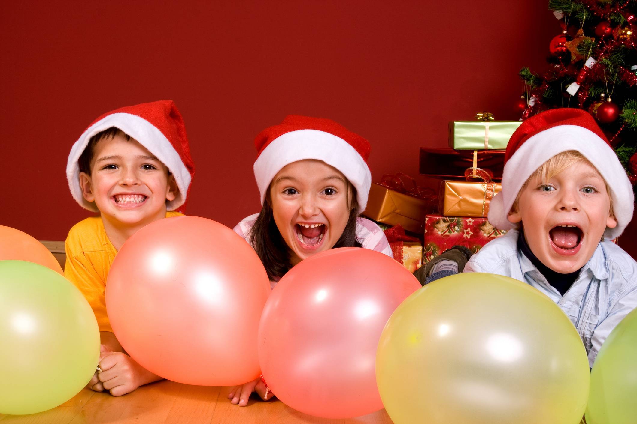 Новогодние игры и затеи для детских праздников