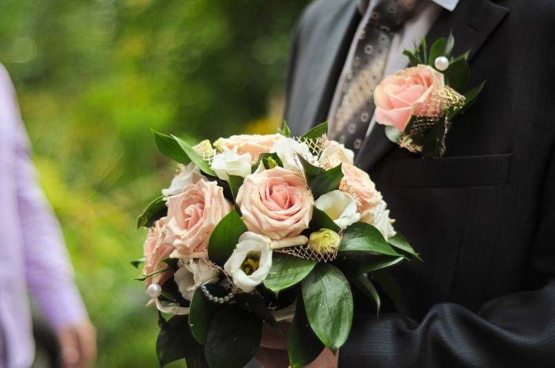 25 лет совместной жизни: какая свадьба и что подарить юбилярам?