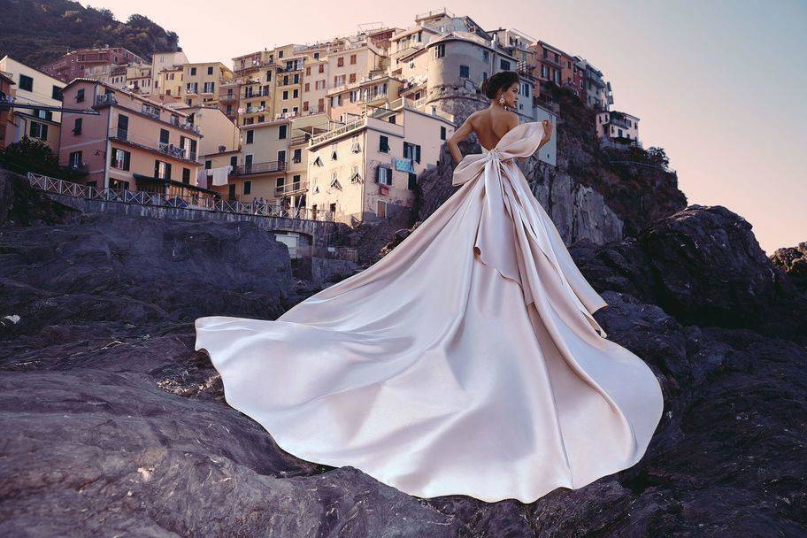 Свадебное платье со шлейфом — вне конкуренции