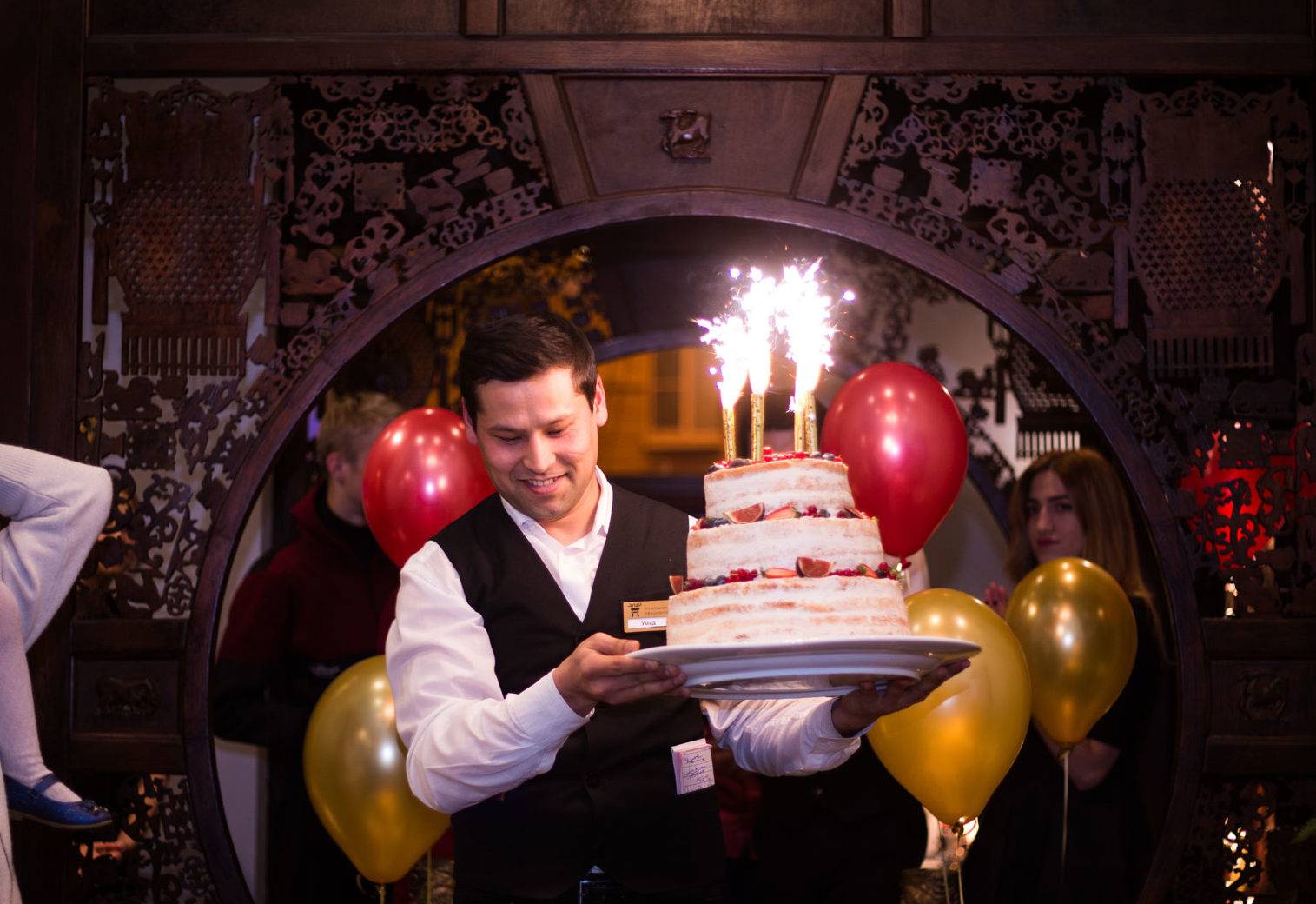 Организация дня рождения в ресторане: правила и идеи, которые помогут отметить праздник незабываемо