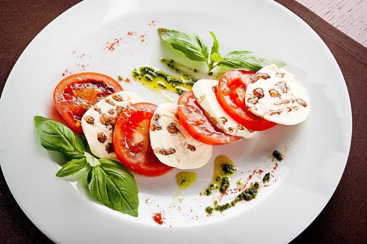 Салат капрезе с помидорами и моцареллой. классический итальянский рецепт и оригинальные закуски