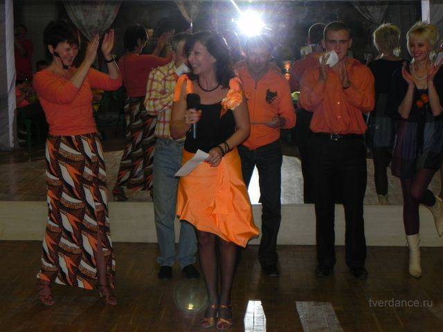 Оранжевая вечеринка для взрослых: лови сочное настроение