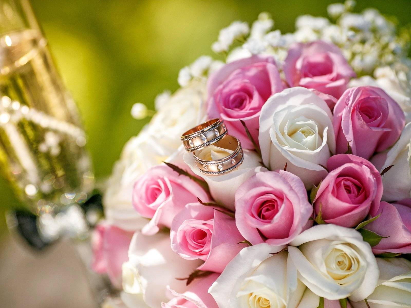 Оригинальное поздравление на 10-летний юбилей свадьбы "Букет роз"