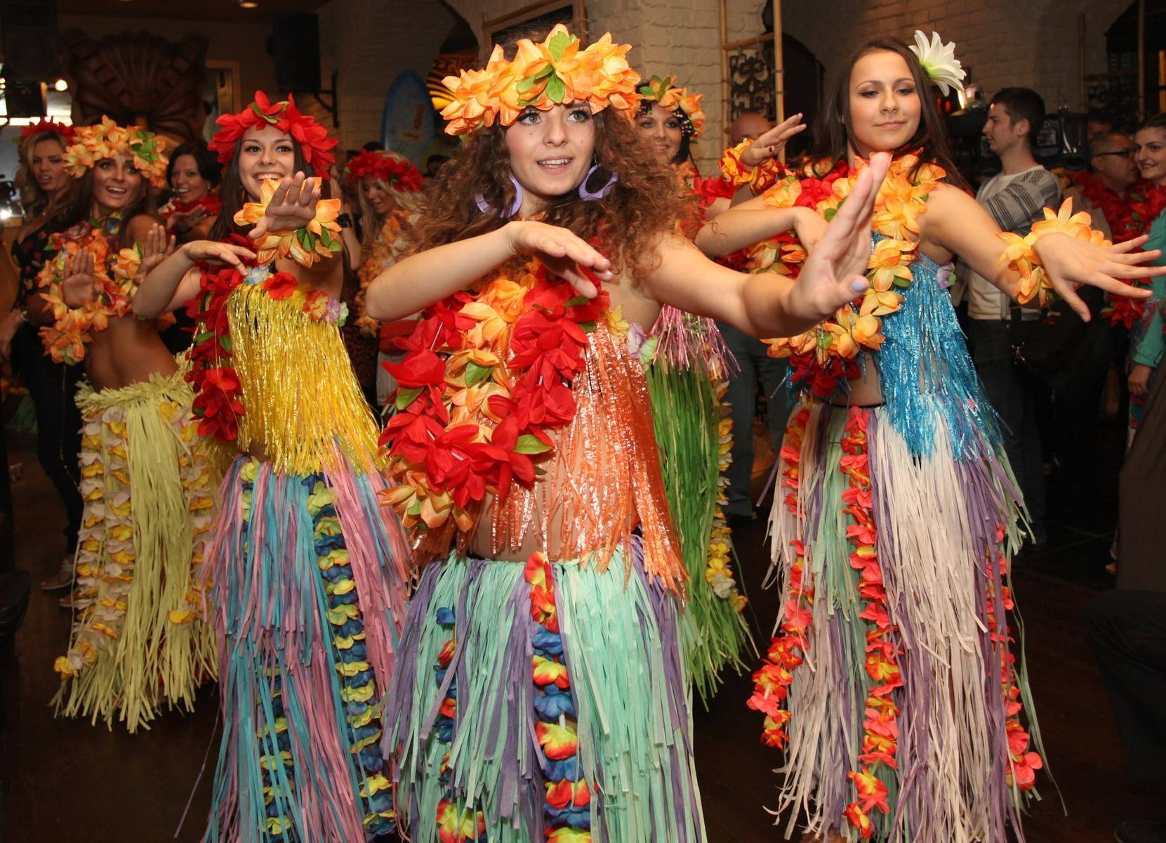 Что надеть на гавайскую вечеринку фото | блог о моде и красоте