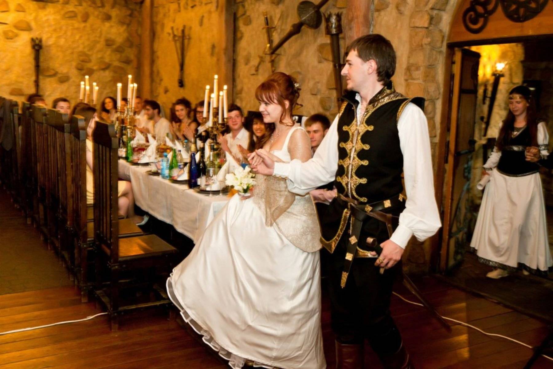 Средневековый бал: тематическая свадьба в замке