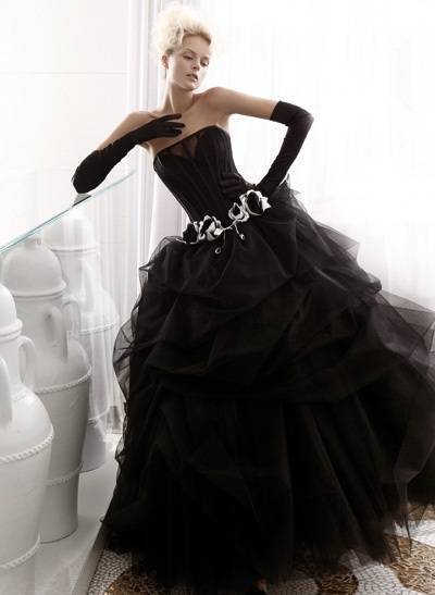 Черное свадебное платье: вызов традициям или способ выразить индивидуальность?