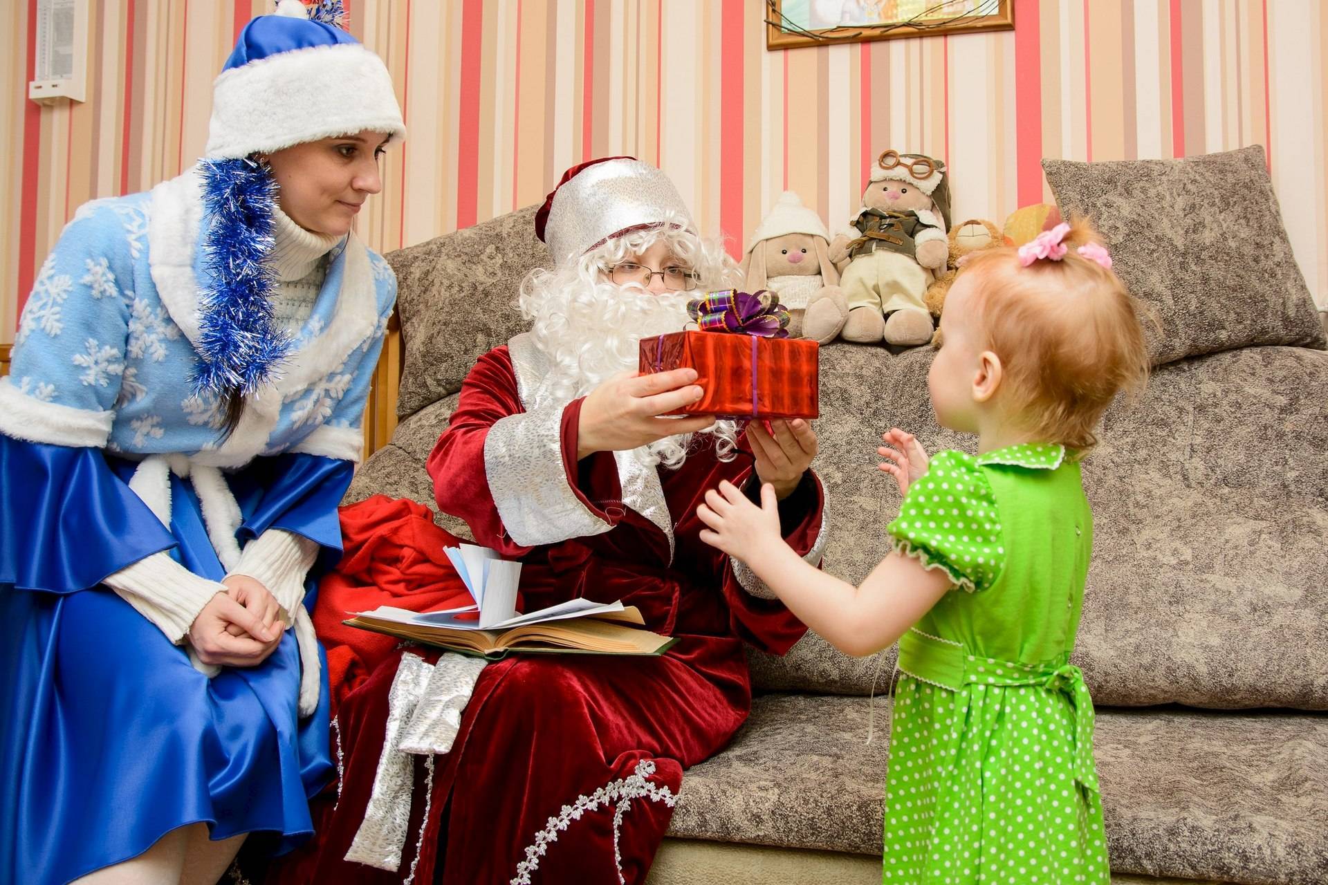 Сценарий "Дед Мороз на новогоднем детском празднике"