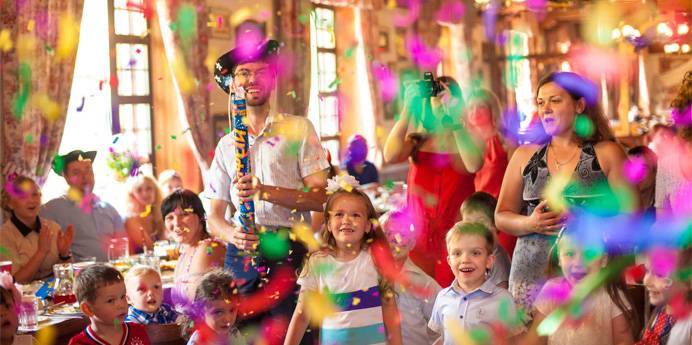 Как развлечь детей на юбилеях, свадьбах и других праздниках?