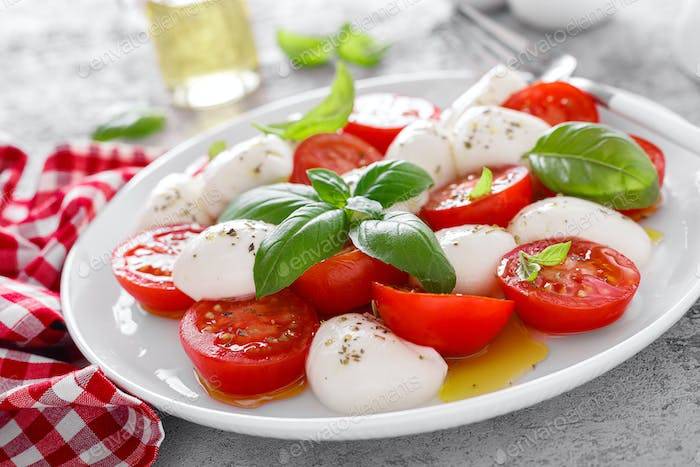 Капрезе: классический рецепт приготовления салата по-итальянски