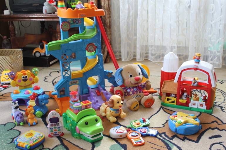 Что подарить ребёнку на 1 год: игрушки, практичные подарки и символические презенты