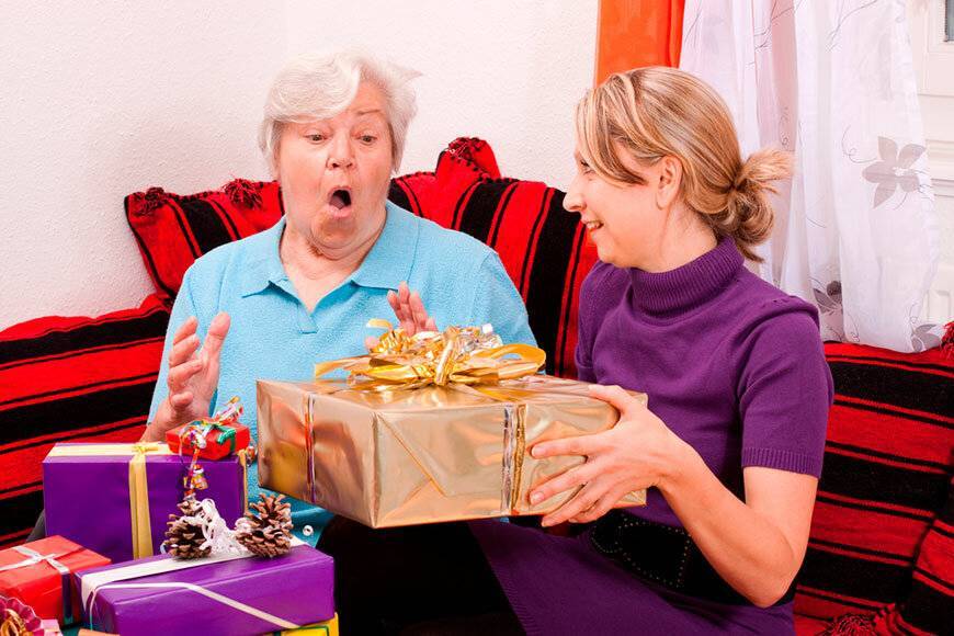 Как выбрать подарки женщинам разного возраста