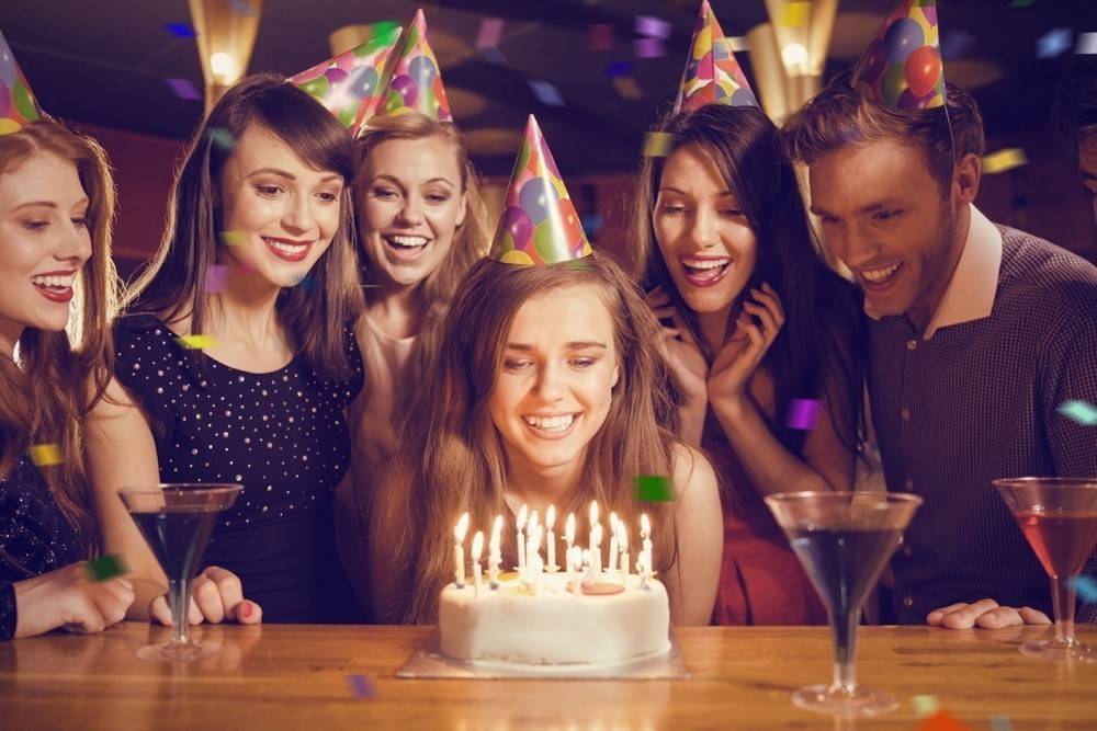 Как отмечают день рождения сотрудника в компаниях