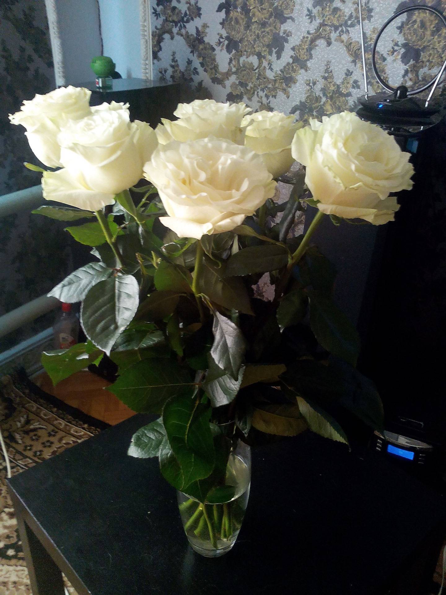 Секреты цветочных букетов, или К чему дарят белые розы?