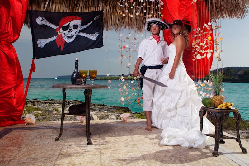 Свадьба в морском стиле: образы жениха и невесты, идеи оформления зала 2022