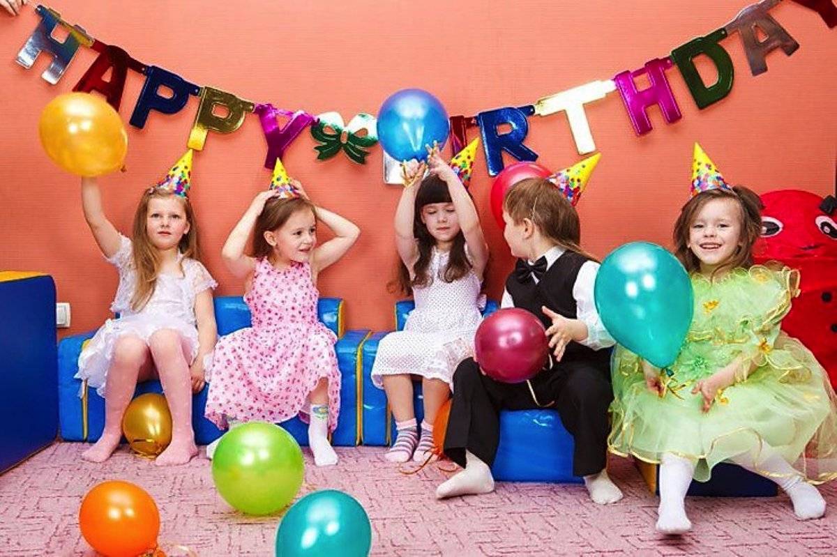 День рождения ребенка в 3 года: конкурсы, подарки, декорации