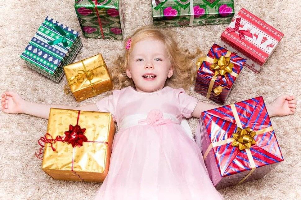 Как выбрать подарок для девочки на 10 лет: советы подругам и родителям