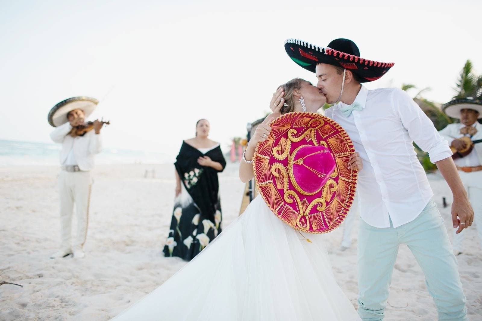 Яркая и необычная свадьба в Мексике. Как организовать праздник?