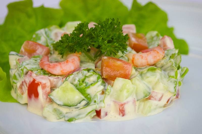 Салат с креветками и огурцами — пошаговый рецепт с фото