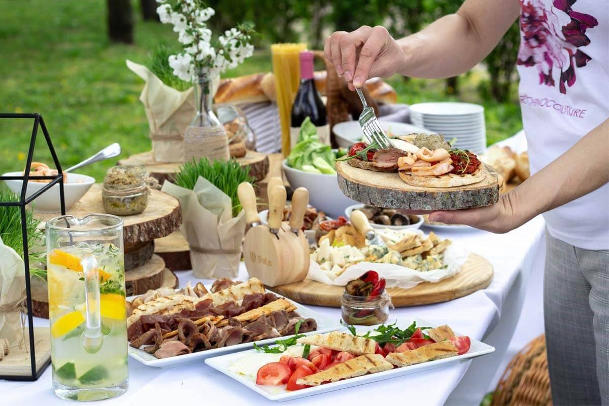 Как организовать фуршет / готовим праздник без традиционного застолья – статья из рубрики "еда и развлечения" на food.ru