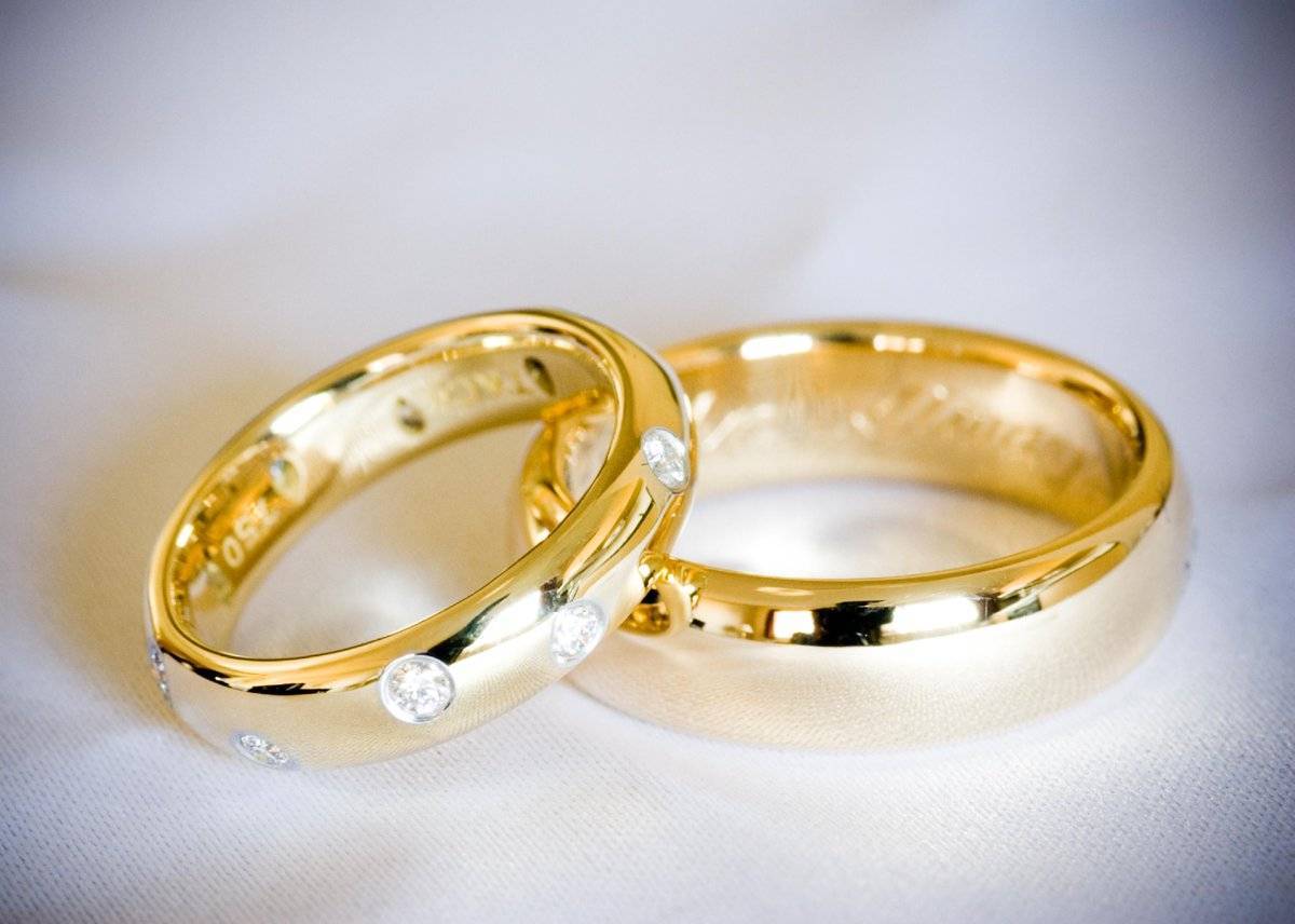 Мужские обручальные кольца: традиции и особенности выбора