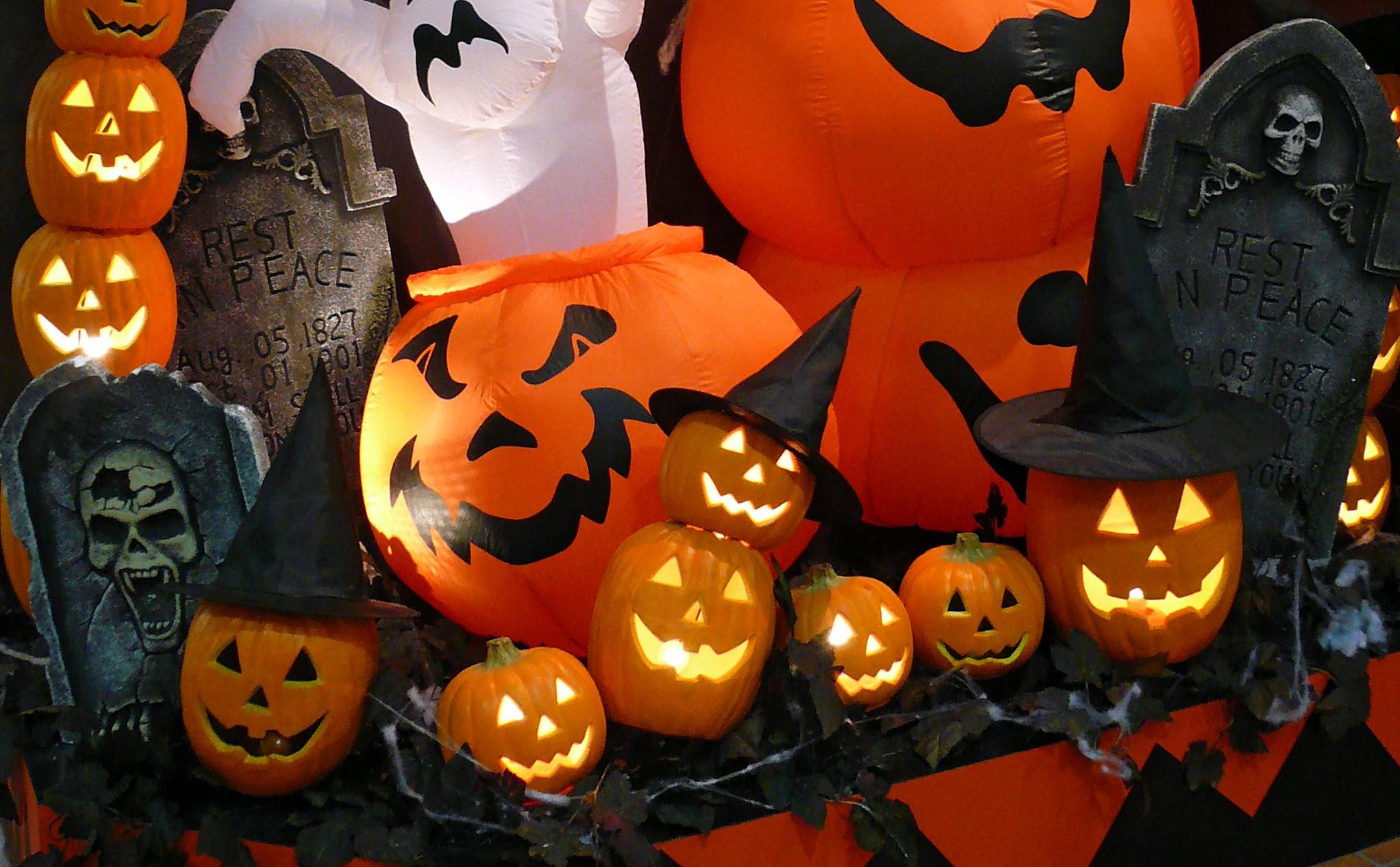 Праздник хэллоуин в россии | история halloween - канун всех святых в европе