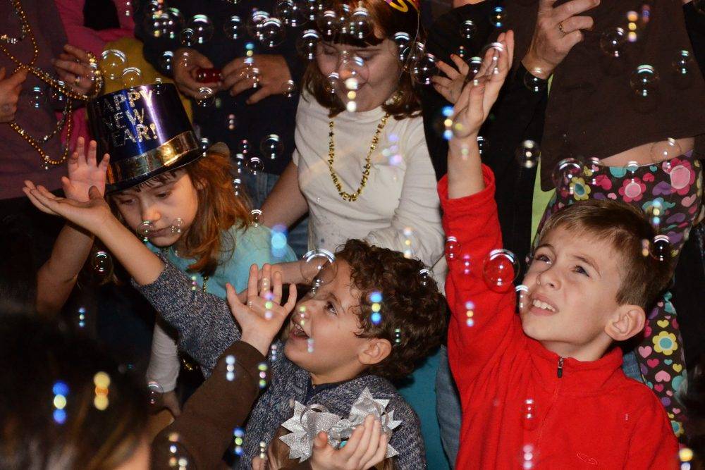 Конкурсы на новый год для детей и взрослых – игры и развлечения для веселой компании